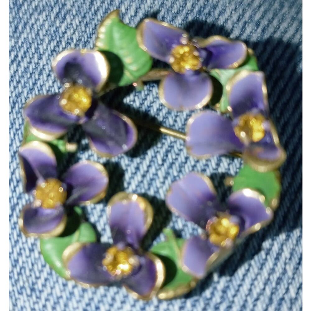 AUSTRIA  Enamel Purple Yellow Wreath of Violets  Flower Brooch Vintage Signed - Picture 3 of 4